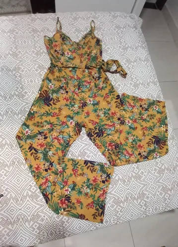 Macacão forever 21 lindo