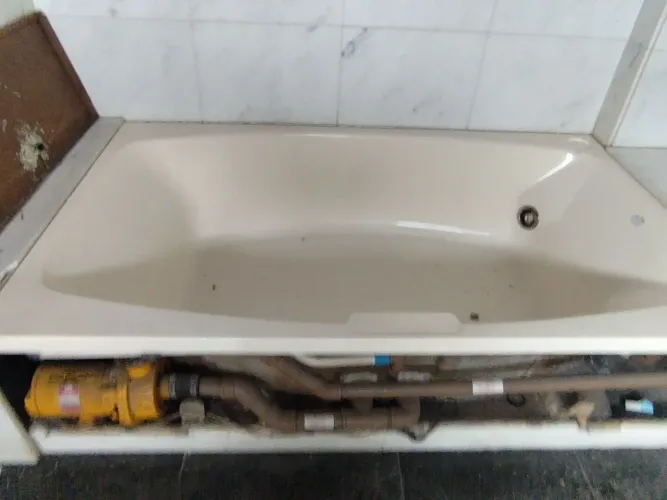 Vende se uma banheira no precinho