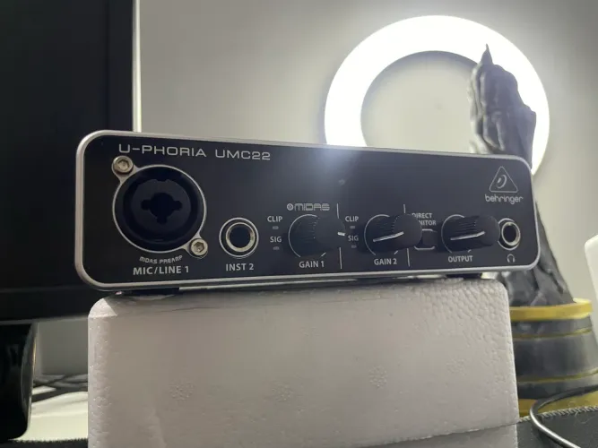 Interface de áudio behringer umc22