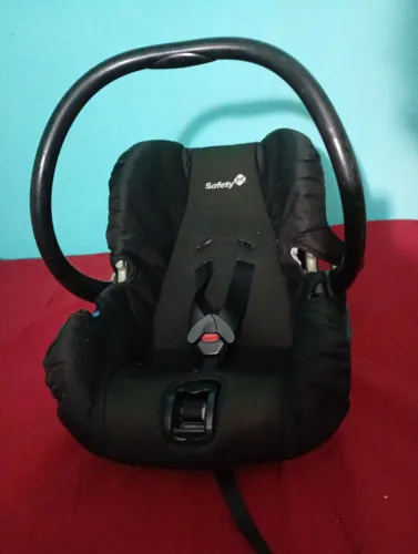 Bebê conforto e base 190,00 os dois