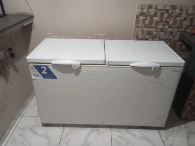 Oportunidade.. freezer 2 portas fricon semi nova.. *63