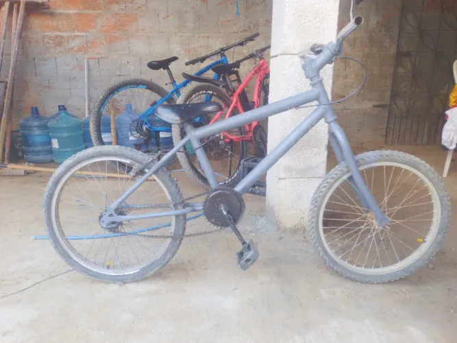 Bicicleta Infantil com guidão trocado e repintada