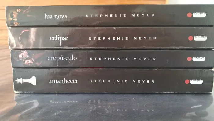 Vende-se coleção saga Crepúsculo