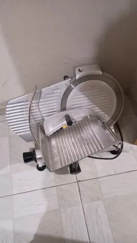 Máquina de cortar frios