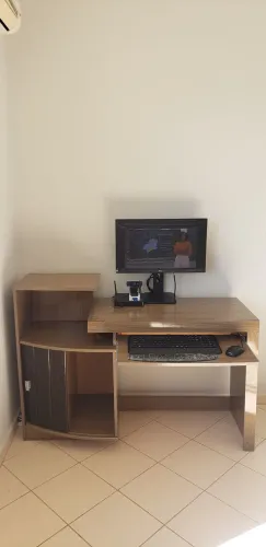 Vendo Escrivaninha Marrom