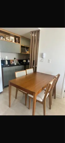 Mesa com 4 cadeiras
