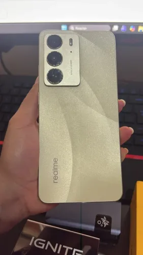REALME C75