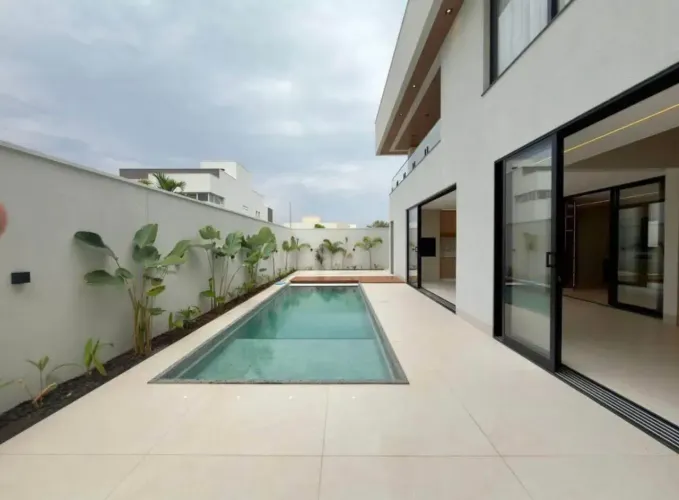 Sobrado belíssimo mobiliado com 305 m² de construção no Condomínio Jardim Versailles