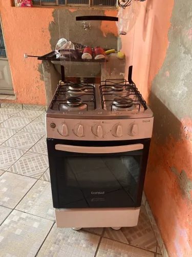 Fogão 4 Bocas Branco com Tampa de Vidro e automático - Usado.