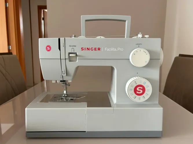 Máquina de Costura Singer