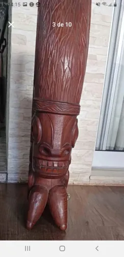 Escultura representando tema africano assinada por Otávio bahia
