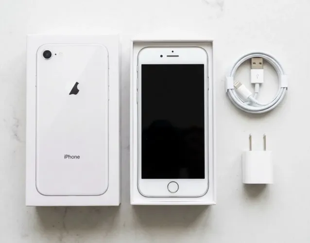 IPhone 8 branco, bateria 100% + nota fiscal + carregador+ capinha+ película