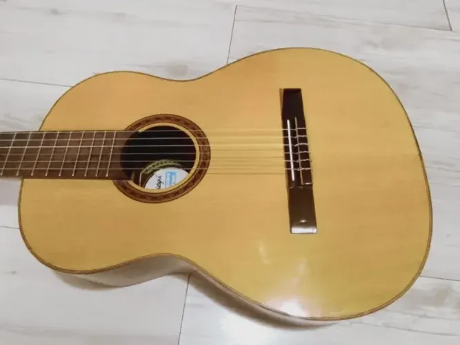 Violão Di Giorgio clássico número 28, ótimo estado rastilho de osso