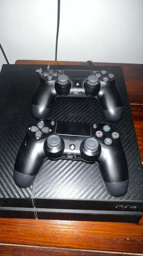 PlayStation 4 500gb - 2 Manets
