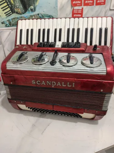 Sanfona scandalli 80 baixos
