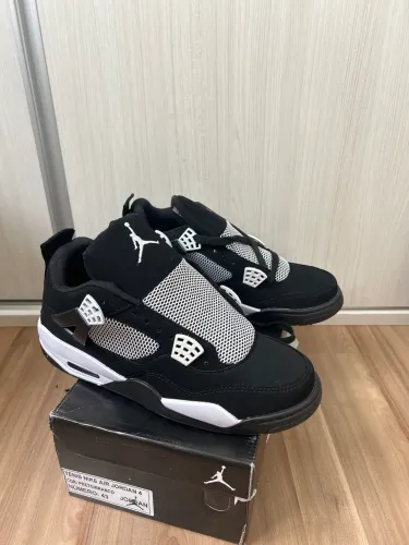 Air Jordan 4 Retro White Thunder