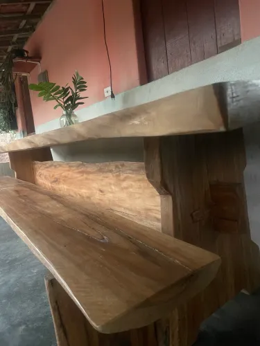 Mesa de pal d?arco medindo 3,50 de comprimento por 80 de largura