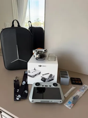 Drone DJI Mini 3 com Controle de Tela + Acessórios 