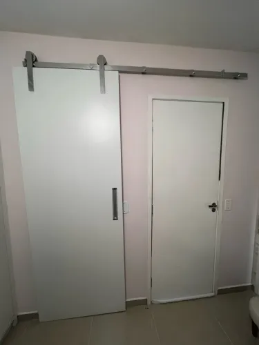 Porta de Correr + Trilho em Aço Inox