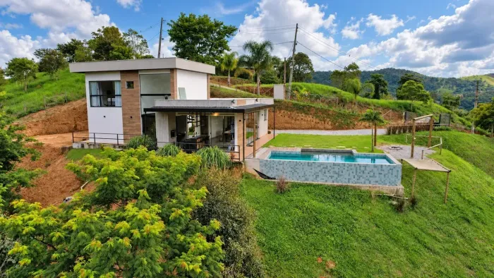 Casa com 3 dormitórios à venda, 291 m² por R$ 1.690.000,00 - Secretário - Petrópolis/RJ