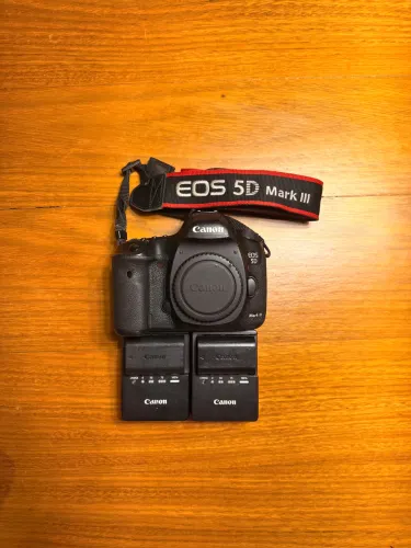 Canon 5D Mark III + 2 baterias