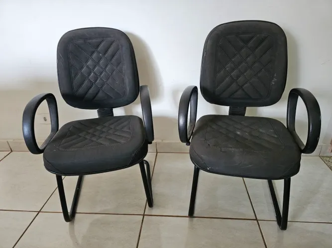 2 cadeiras de escritório por 120 reais