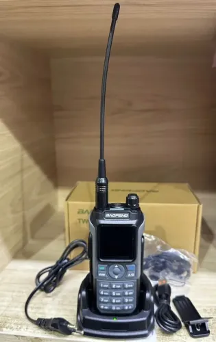 Rádio Comunicador Baofeng UV-21 Pro V2 Triband USB-C Longo Alcance Novo