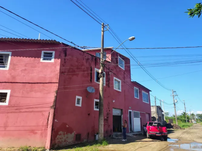 Vendendo sobrado no bairro do Rocinha Iguape