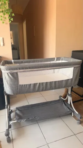 Berço que acopla na cama 