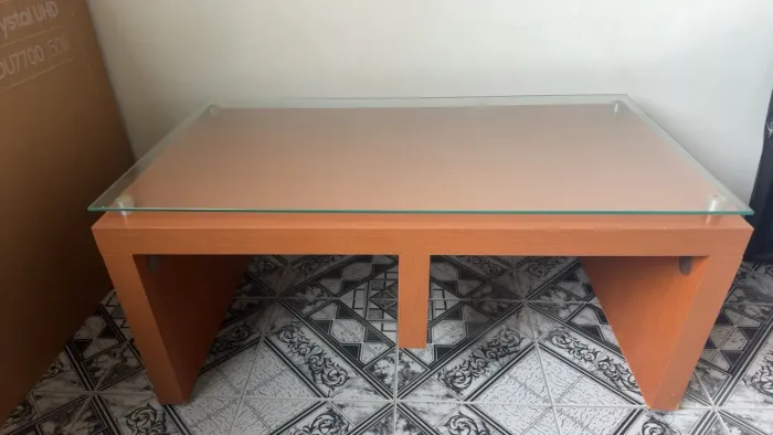 Mesa de centro com vidro
