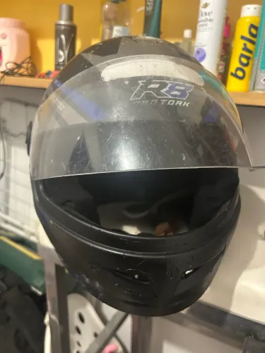 Vendo capacete usado mais em bom estado tamanho 60