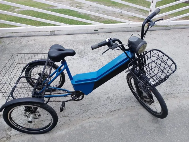 Triciclo elétrico