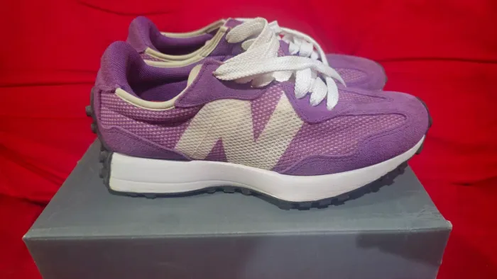 New Balance 327