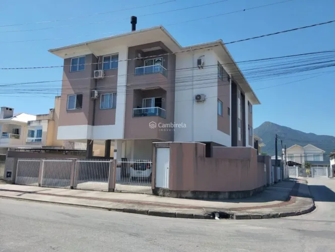 Apartamento à venda, um dormitório, sacada com churrasqueira no bairro Nova Palhoça em Pal