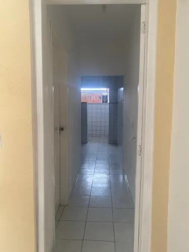 Alugo casa pequena no jacintinho 