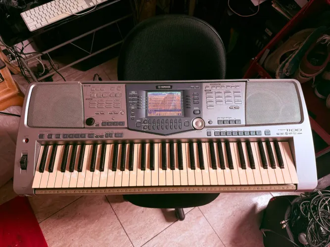 Teclado yamaha PSR 1100