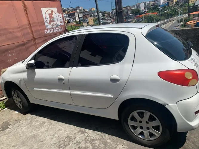 Peugeot 207 XR 1.4 Flex 8V 5P 2013