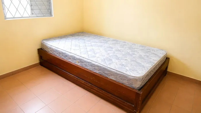 Cama de casal de madeira maciça+ colchão
