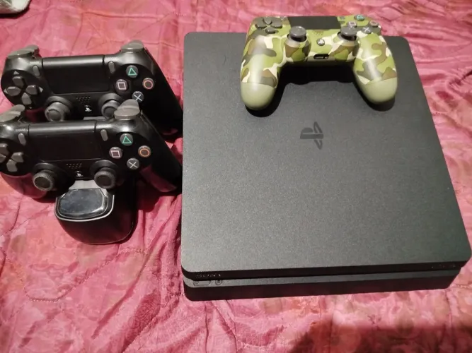PS4 slim semi novo