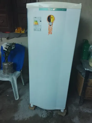 Vendo geladeira funcionando perfeitamente com todos os acessórios de dentro *03