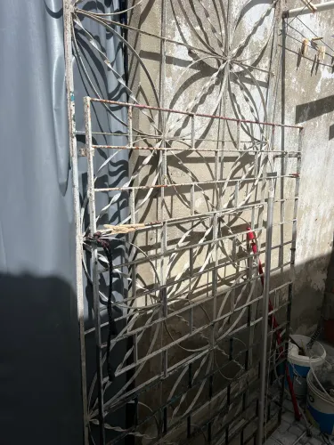 Dois portão um pra janela e um pra porta