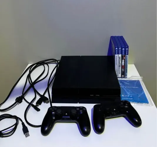 PS4 SLIM - 2 controles + Jogos