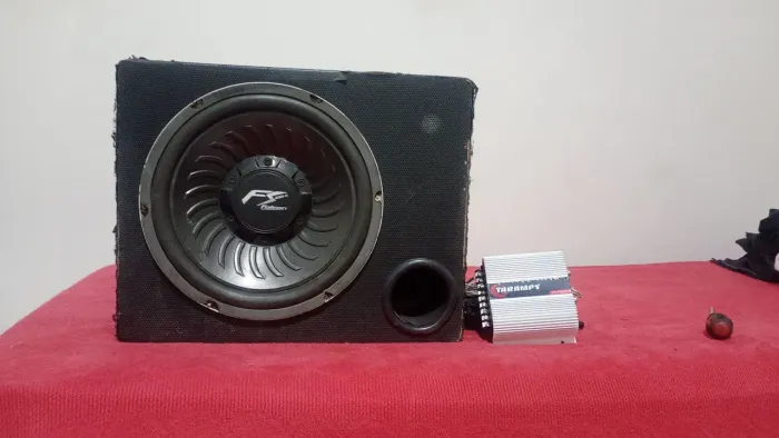 Vendo caixa de som 1 falante de 12 +1 módulo Taramps ts400 funcionando perfeitamente