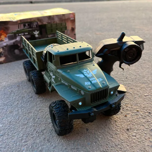 Caminhão Militar de Controle Remoto - Novo, com Bateria Recarregável