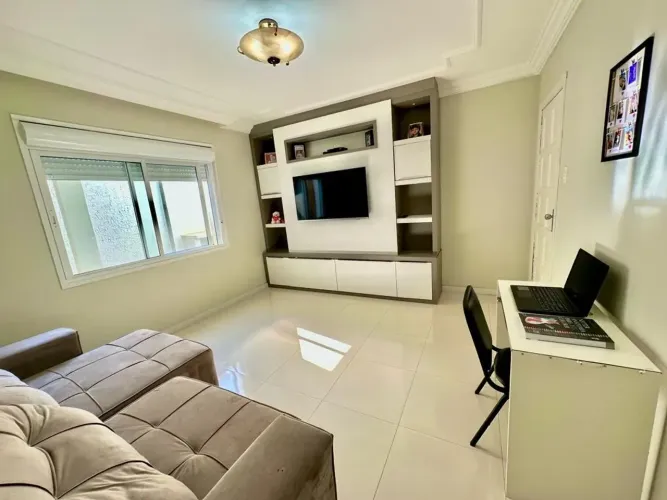 Linda casa com 393 m2 úteis, 5 dormitórios (sendo 2 suíte), Jardim Social/Curitiba