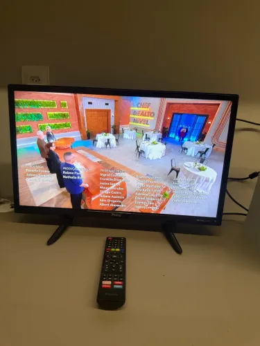 Smart TV Philco 24" LED Wi-Fi - Impecável, Sem Detalhes + Controle Original