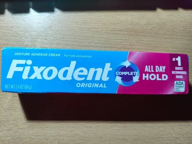 FIXODENT Original. Fixador de dentaduras + Corega em pó de brinde.