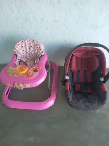 Bebê conforto e andajar