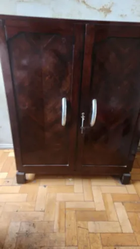 Móveis de época gaveteiro com portas e bancada