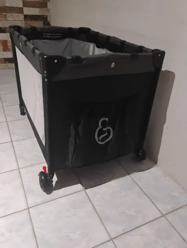 Berço cercadinho semi novo ( Galzerano)
